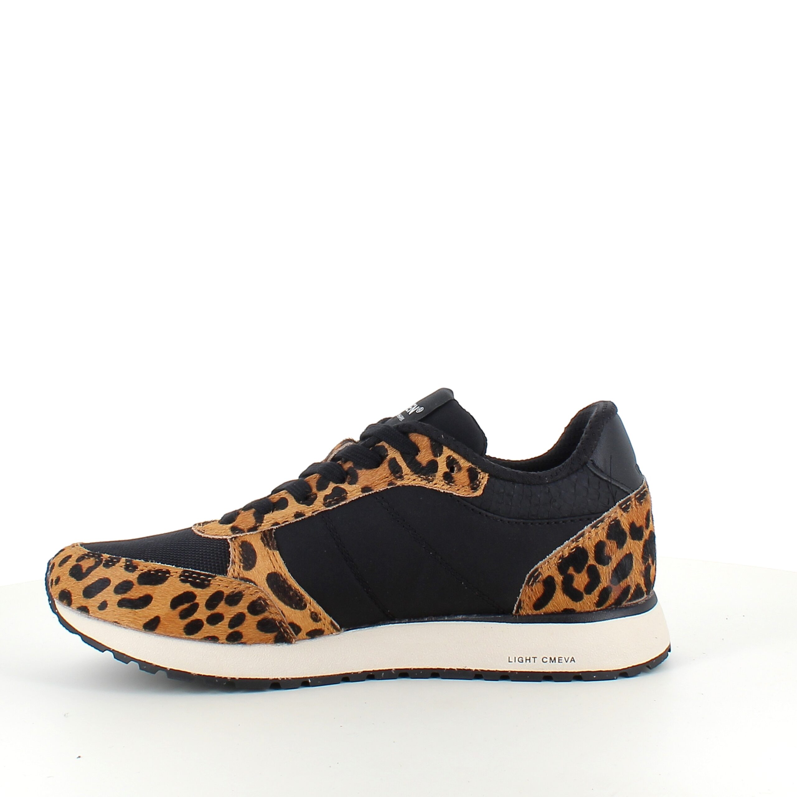 Smarte Woden sneakers i sort mix med leopardmønster.