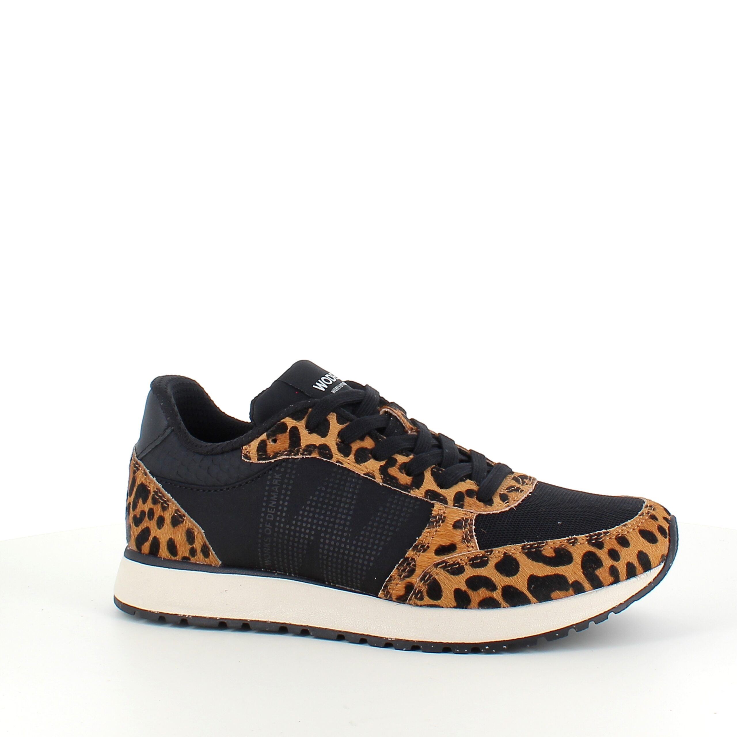 Smarte Woden sneakers i sort mix med leopardmønster.