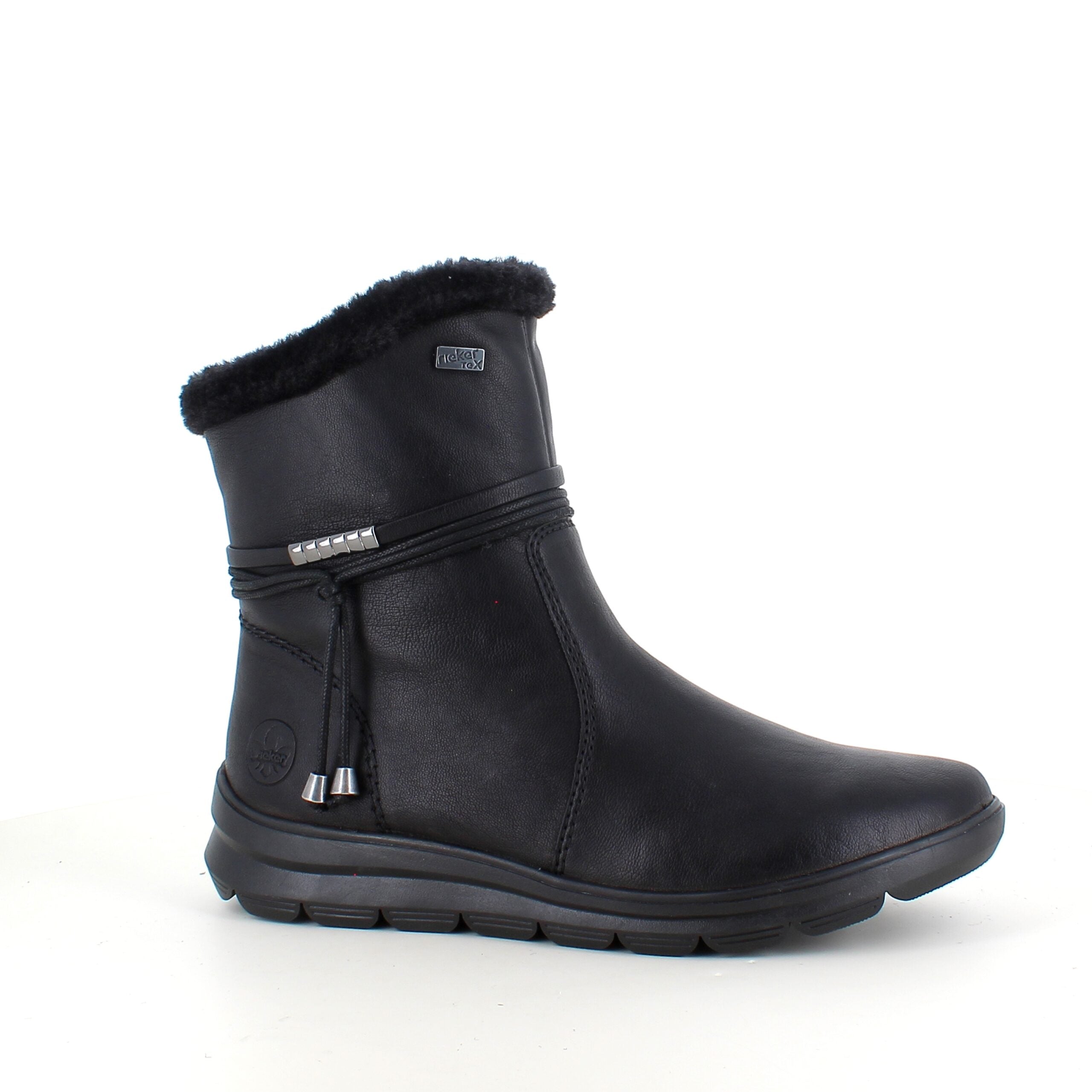 Sort Rieker støvle med elegante detaljer