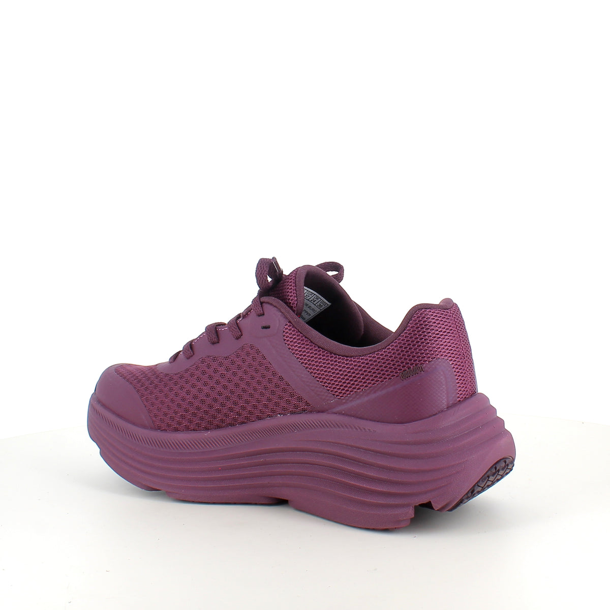 Skechers Max Cushioning Endeavour – stødabsorberende komfort til lange dage