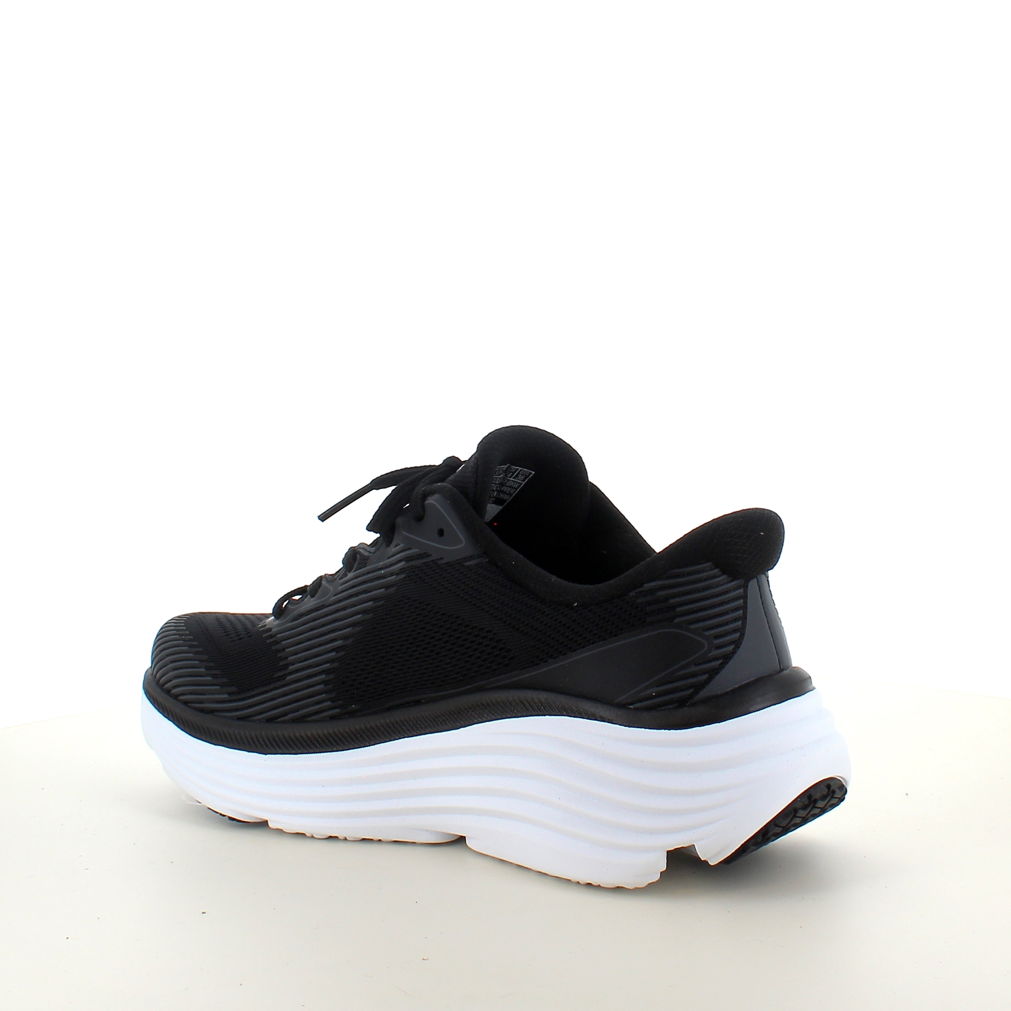 Skechers Max Cushioning Sort slip on sneaker med maksimal stødabsorbering