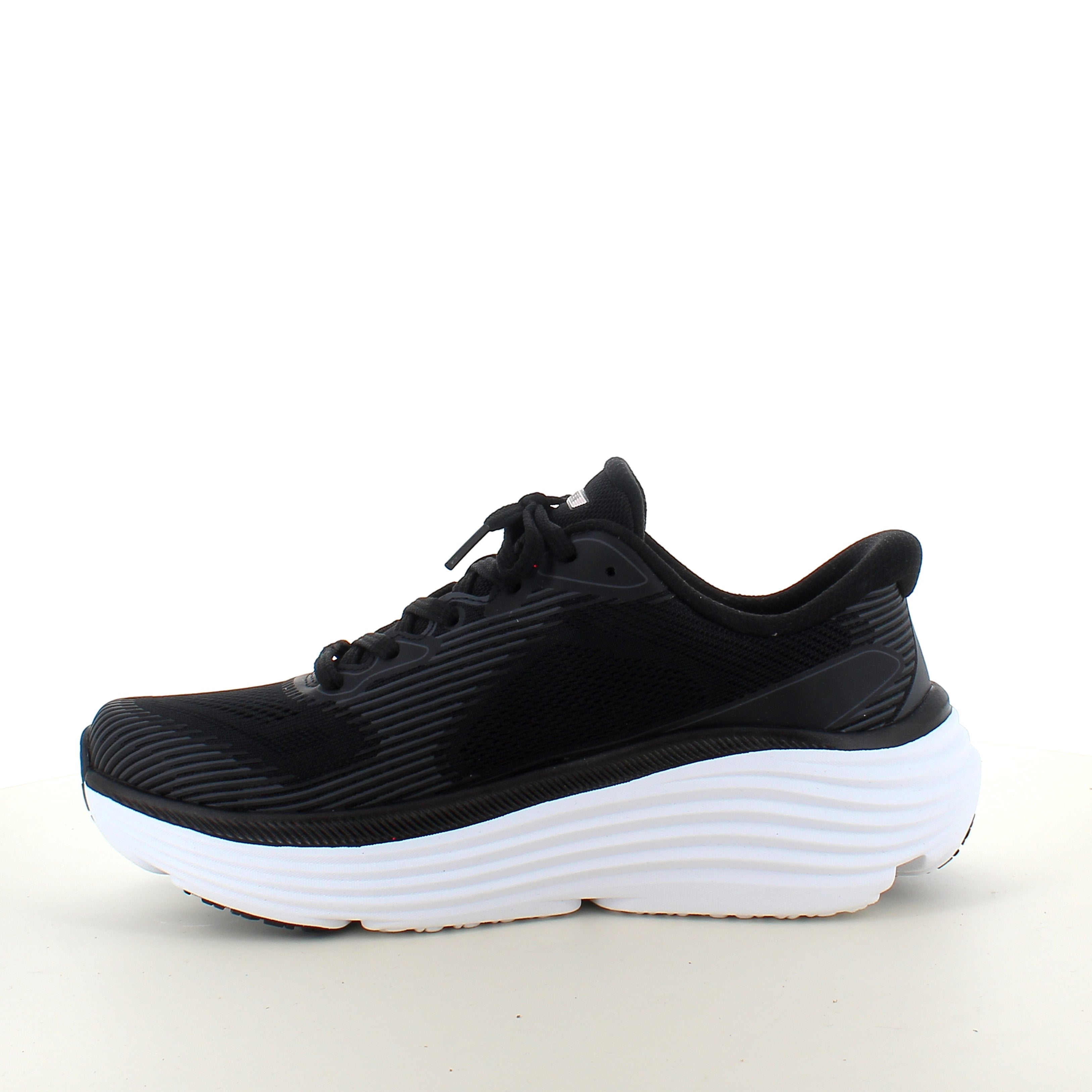 Skechers Max Cushioning Sort slip on sneaker med maksimal stødabsorbering