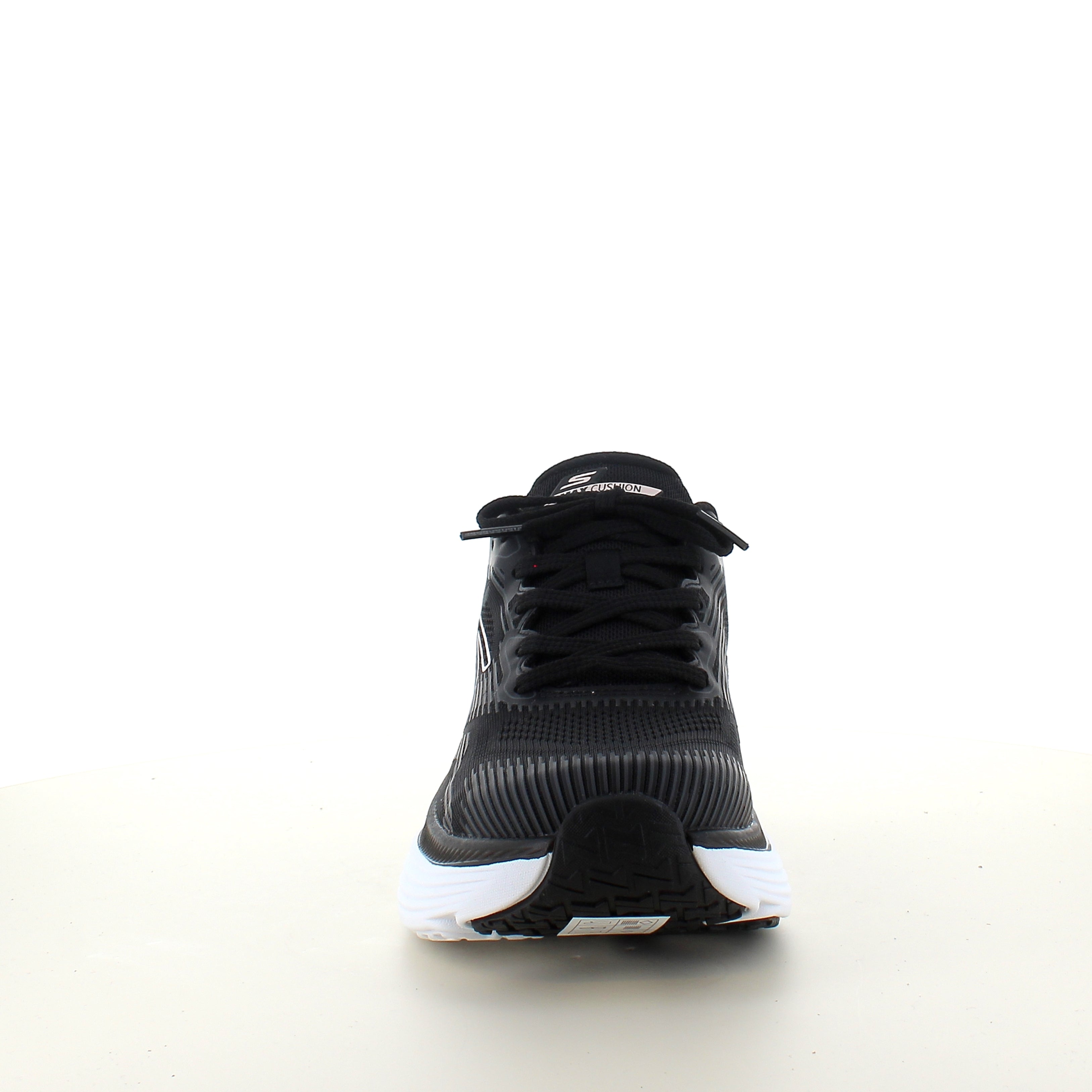 Skechers Max Cushioning Sort slip on sneaker med maksimal stødabsorbering