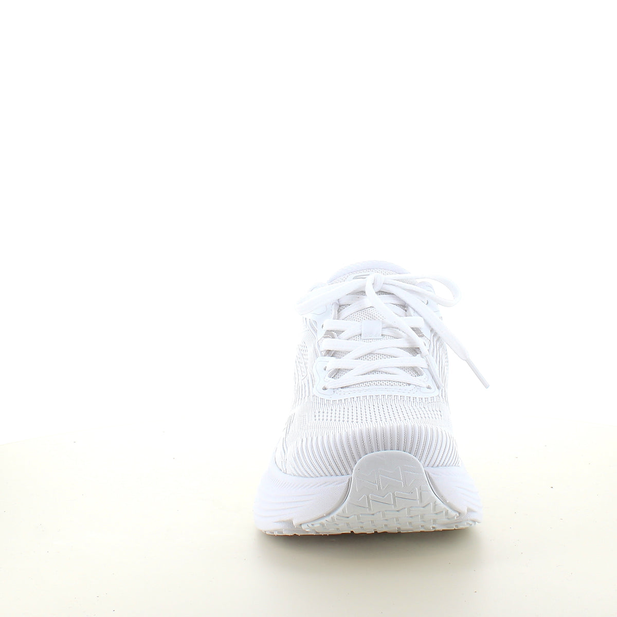 Skechers Max Cushioning Hvid slip on sneaker med maksimal stødabsorbering