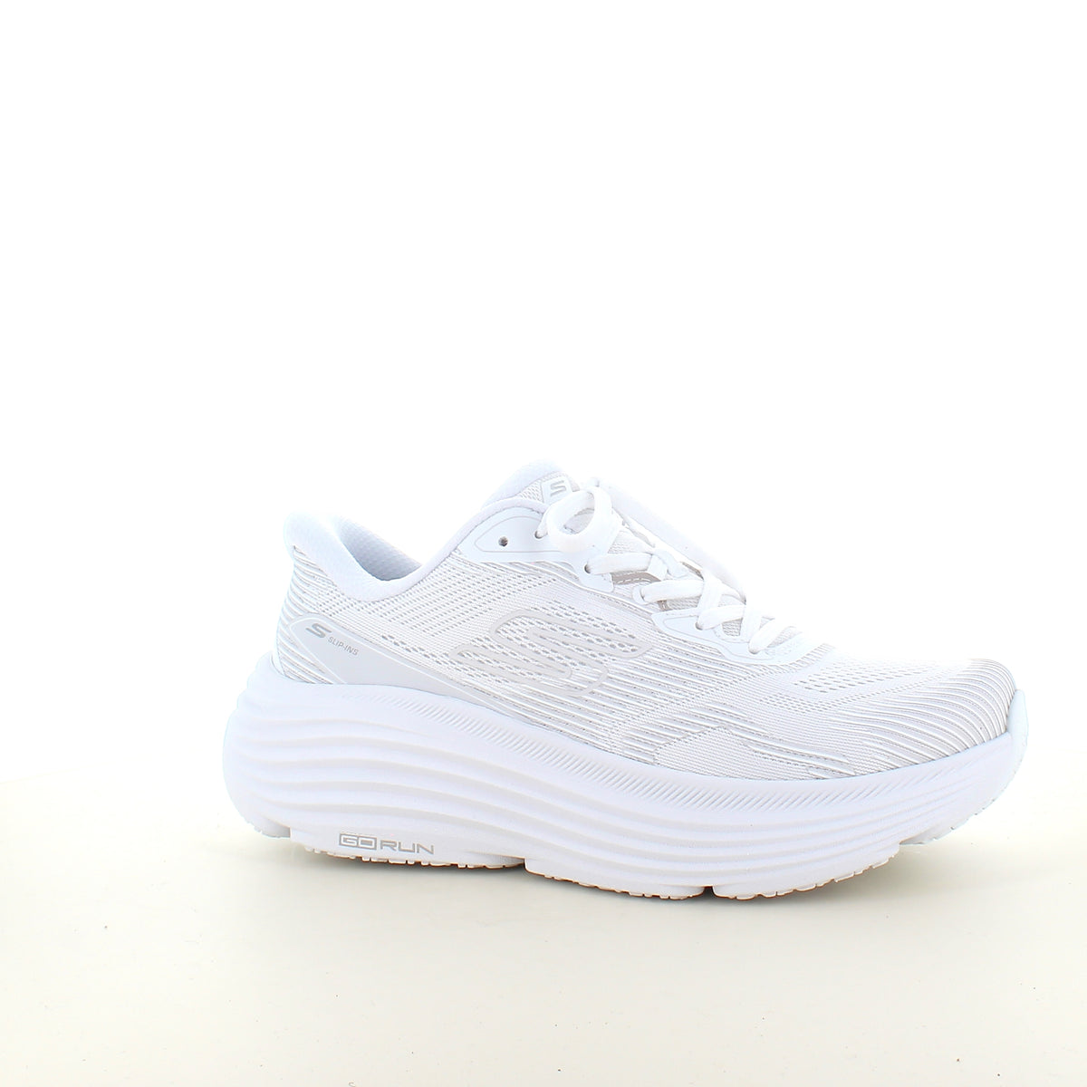 Skechers Max Cushioning Hvid slip on sneaker med maksimal stødabsorbering