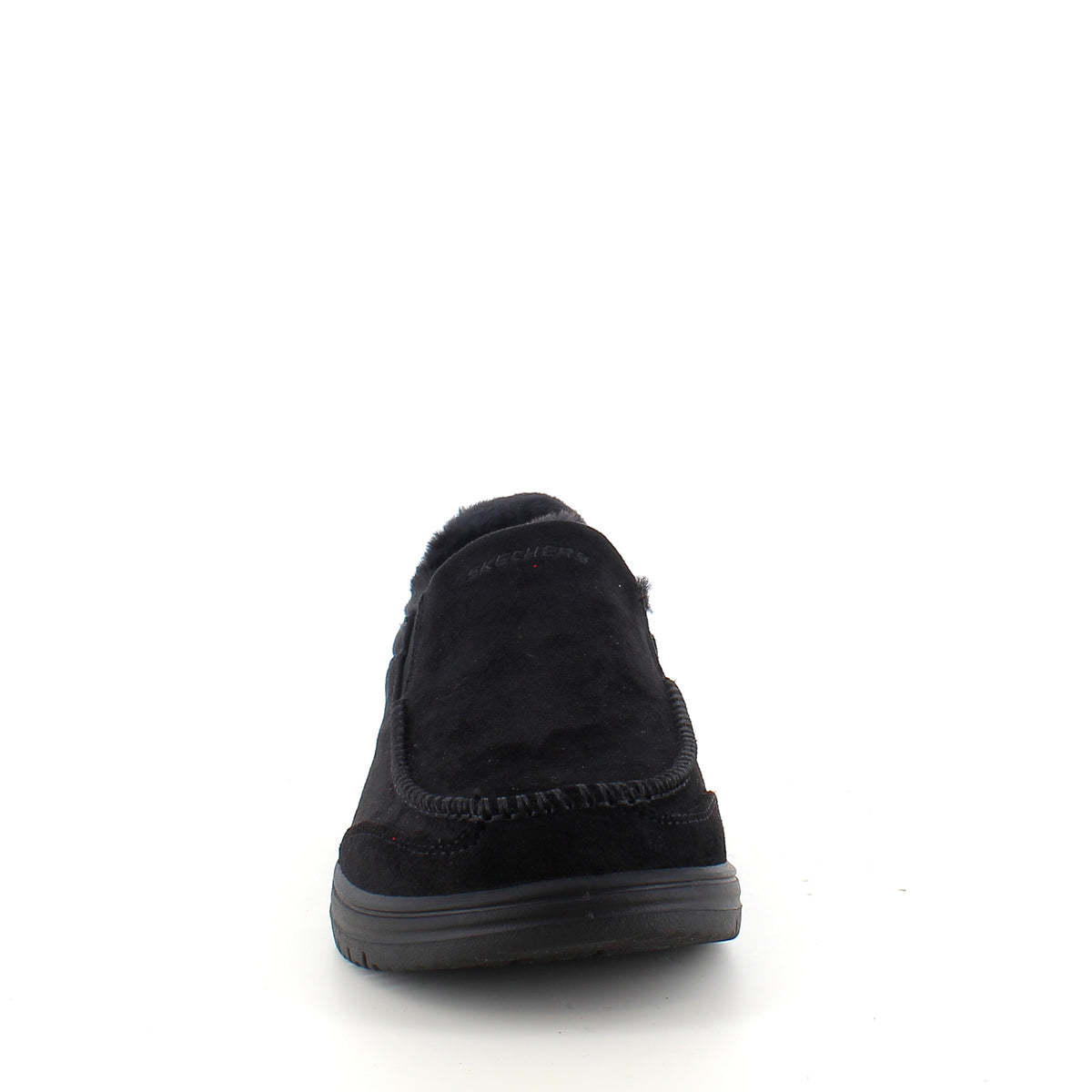 Skechers slip-on hjemmesko i sort – varm og rummelig pasform