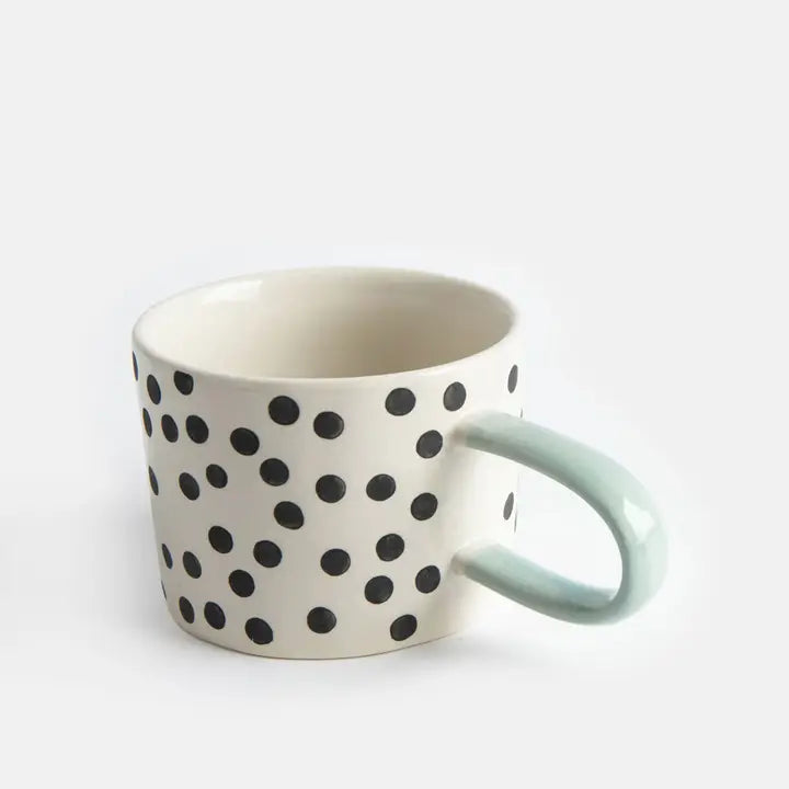 Caroline Gardner Mono Ditsy Spot krus – håndmalet stentøj med prikket design