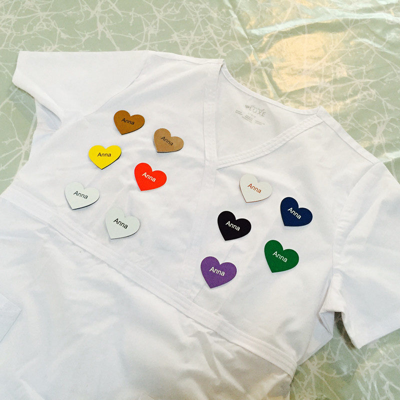 Hjerte navneskilt med magnet på bagsiden