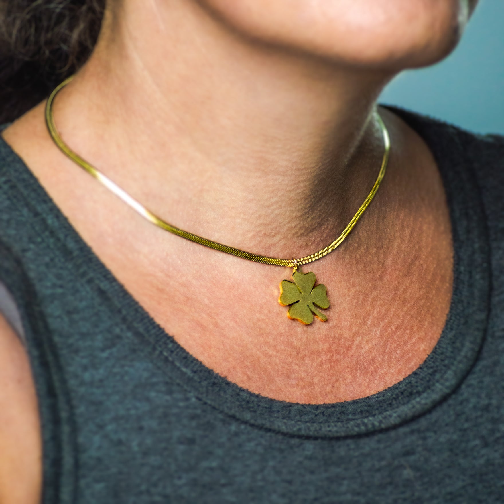 Kløver halskæde i guldtone
