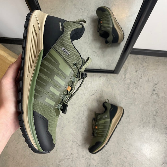 Vandtæt herre outdoorsko i grøn med svangstøtte og bred pasform fra Green Comfort