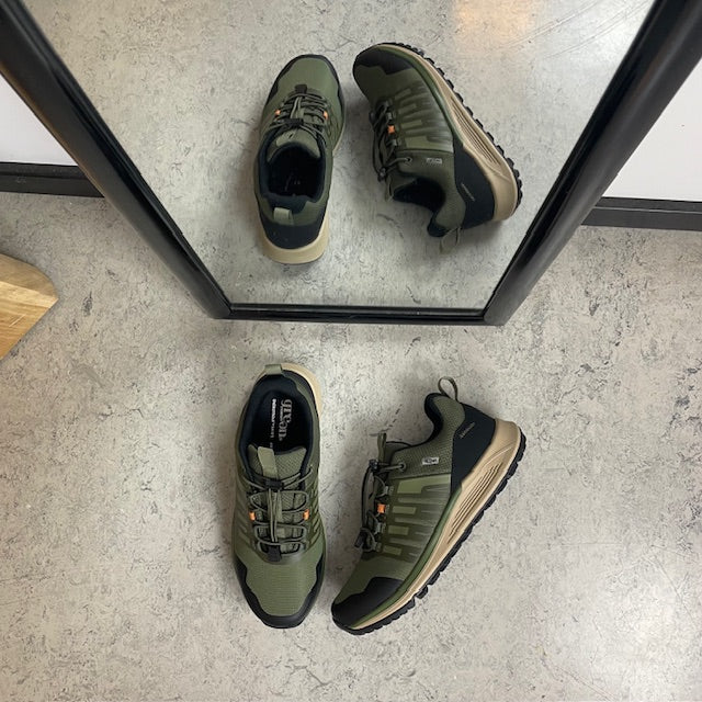 Vandtæt herre outdoorsko i grøn med svangstøtte og bred pasform fra Green Comfort