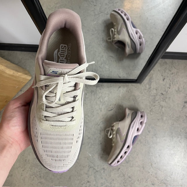 Skechers dame sneakers i beige – Slip-ins med Arch Fit og ekstra stødabsorbering
