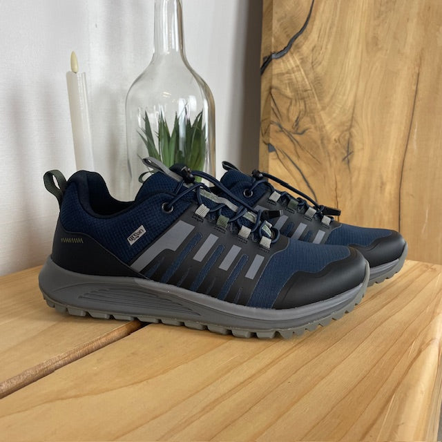 Vandtæt herre outdoorsko i navy med svangstøtte og bred pasform fra Green Comfort