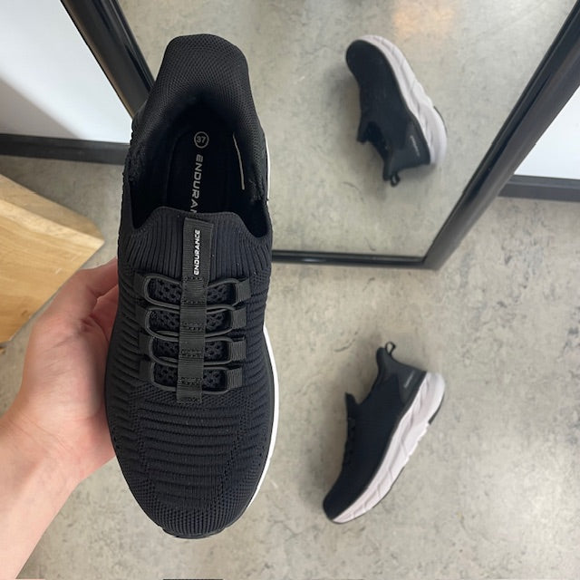 Endurance StepGo sneaker i sort