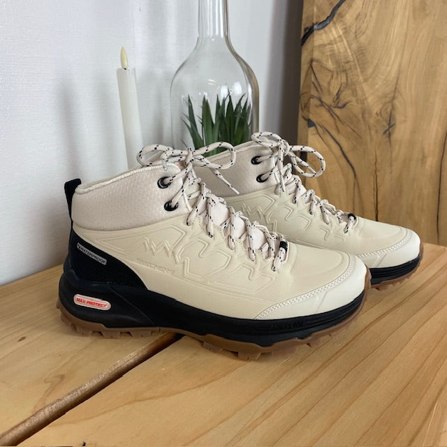 Vandtæt vandrestøvle fra Skechers med ekstra støtte og komfort i hvid