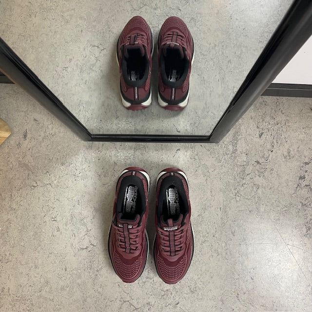 Bordeaux Skechers vandtæt sko med Slip-in, Memory Foam og god stødabsorbering