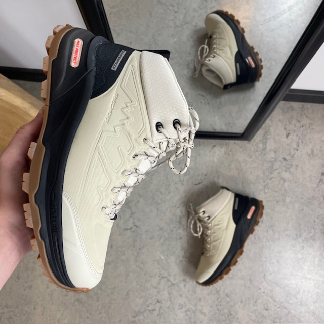 Vandtæt vandrestøvle fra Skechers med ekstra støtte og komfort i hvid