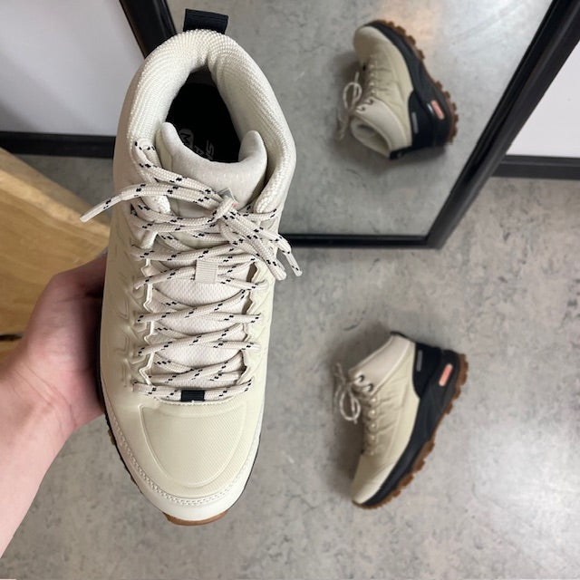 Vandtæt vandrestøvle fra Skechers med ekstra støtte og komfort i hvid