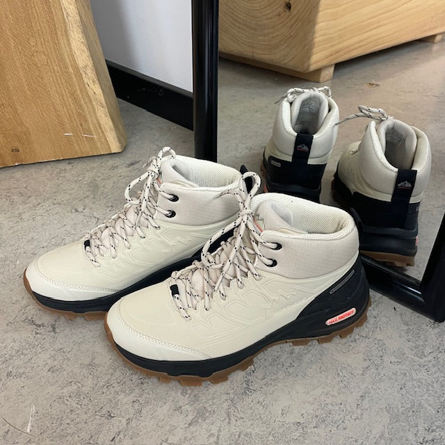 Vandtæt vandrestøvle fra Skechers med ekstra støtte og komfort i hvid