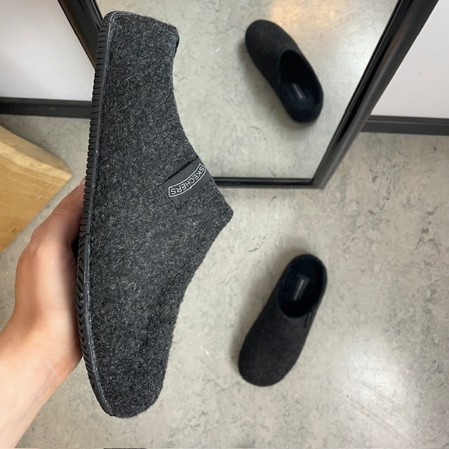 Skechers hjemmesko – bred pasform med Memory Foam og åben hæl