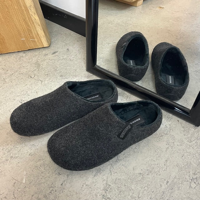 Skechers hjemmesko – bred pasform med Memory Foam og åben hæl