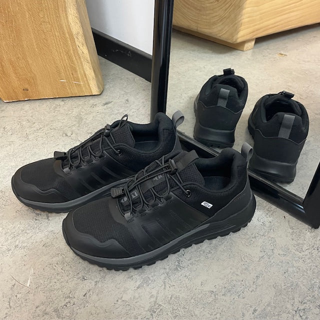 Vandtæt herre outdoorsko med svangstøtte og bred pasform fra Green Comfort