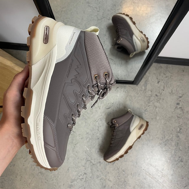 Vandtæt vandrestøvle fra Skechers med ekstra støtte og komfort i brun