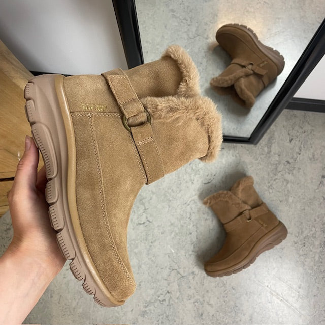 Skechers vinterstøvle – varm Slip-ins støvle i brun ruskind med bred pasform