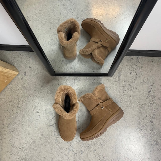 Skechers vinterstøvle – varm Slip-ins støvle i brun ruskind med bred pasform