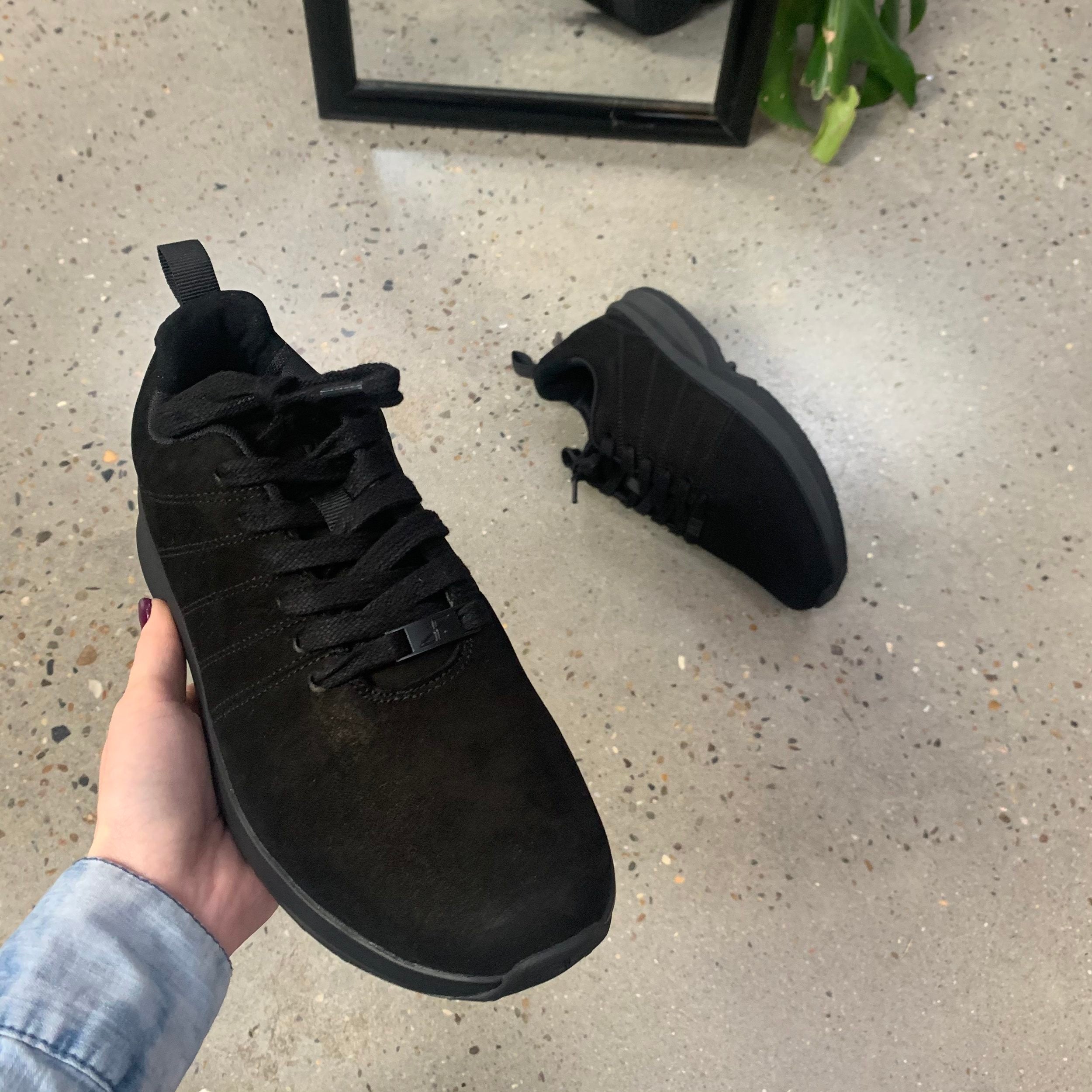 Sorte Gaitline sneakers i nubuch skind