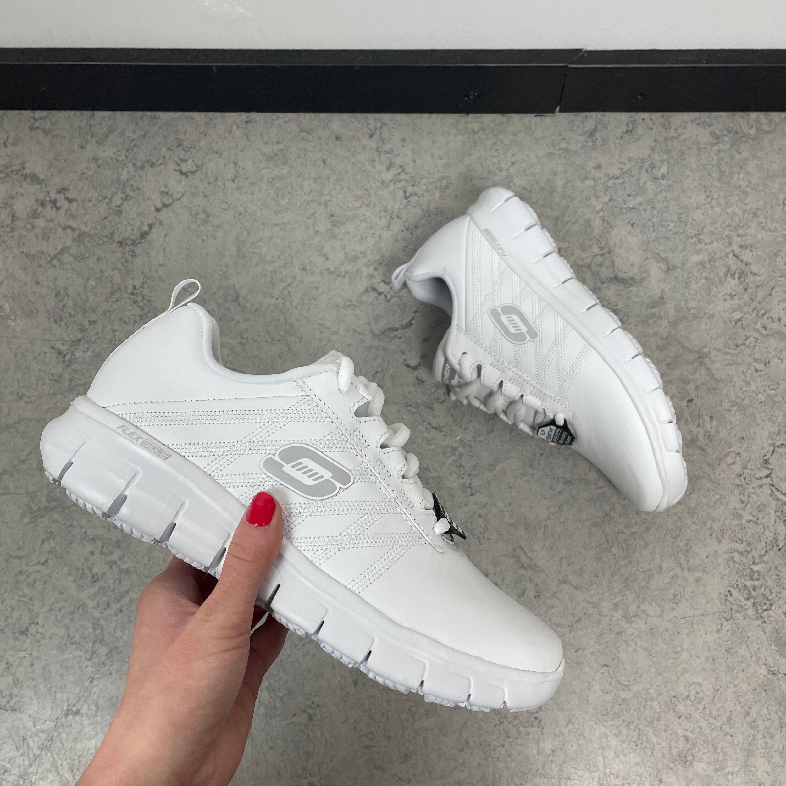 Hvid Skechers work med memory foam