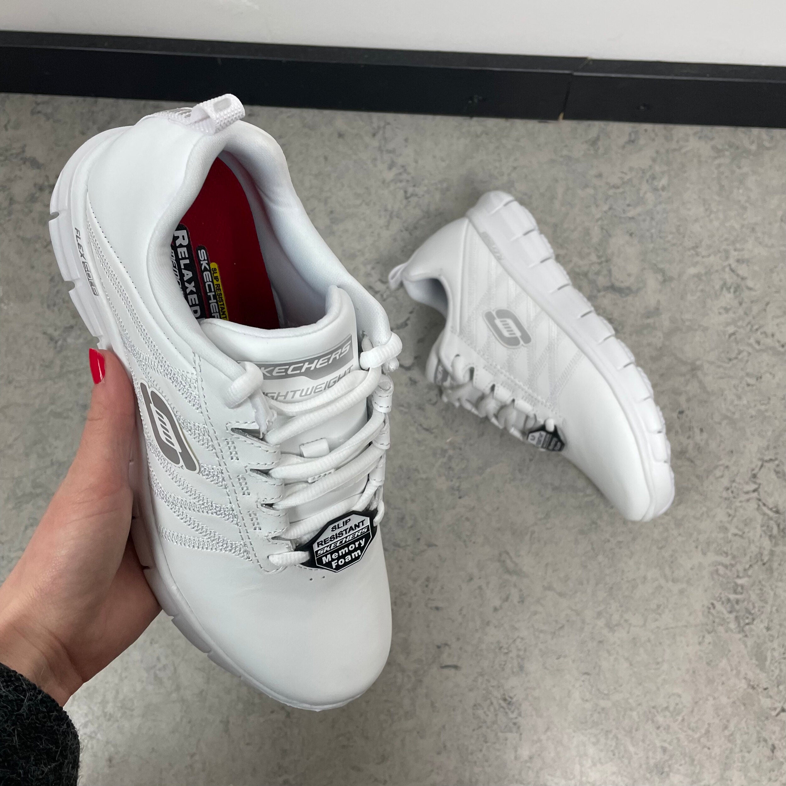 Hvid Skechers work med memory foam