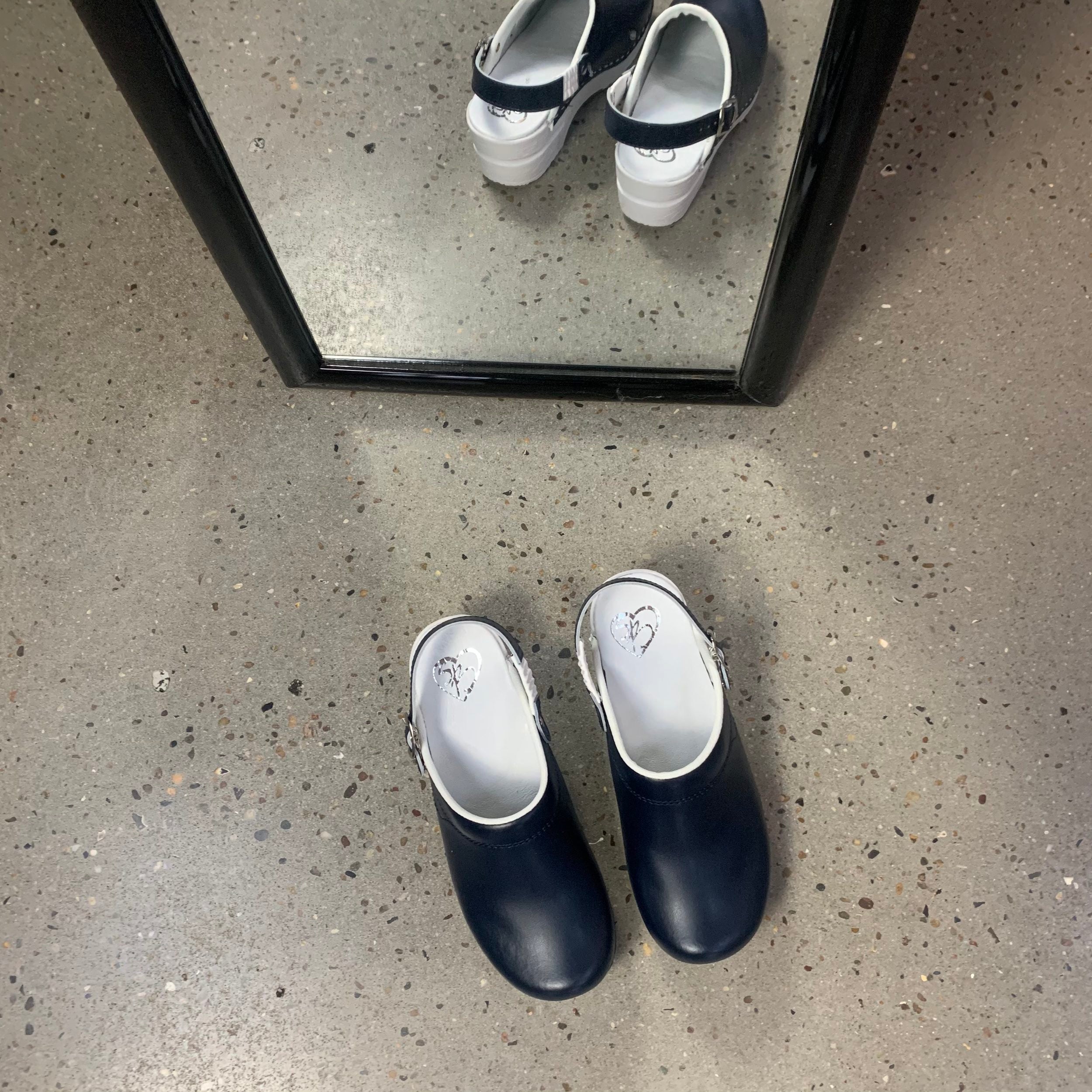 Navy skind træsko med rem