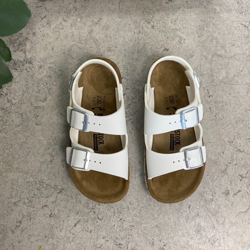 Hvid Birkenstock Kano sandal med skridsikre såler.