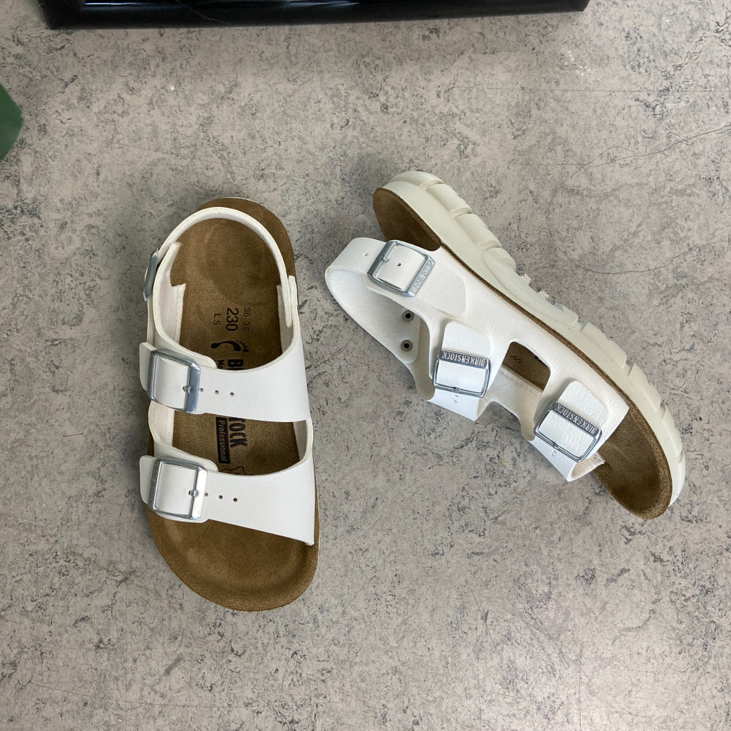 Hvid Birkenstock Kano sandal med skridsikre såler.