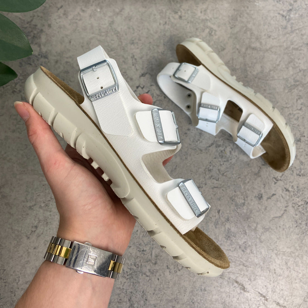 Hvid Birkenstock Kano sandal med skridsikre såler.