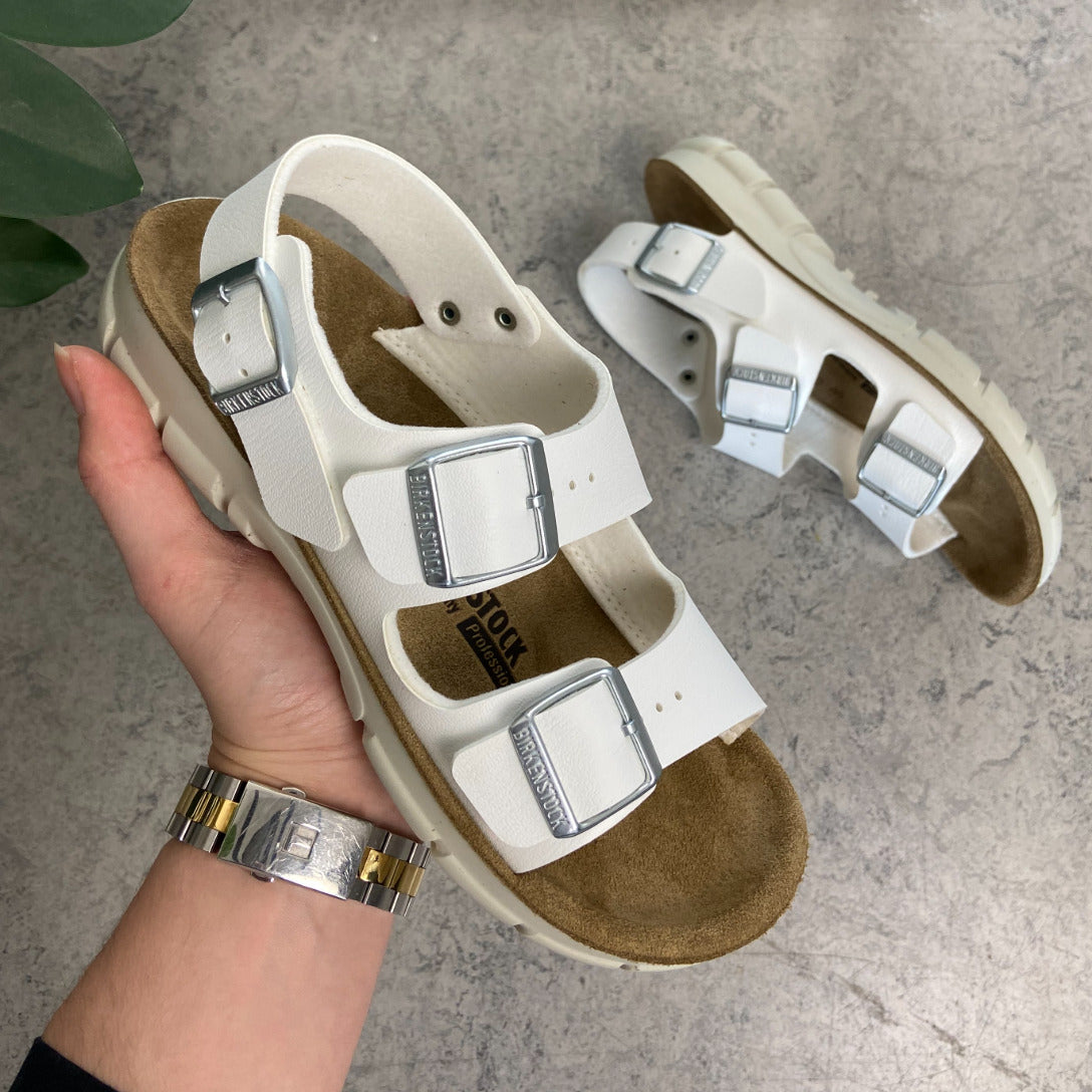 Hvid Birkenstock Kano sandal med skridsikre såler.