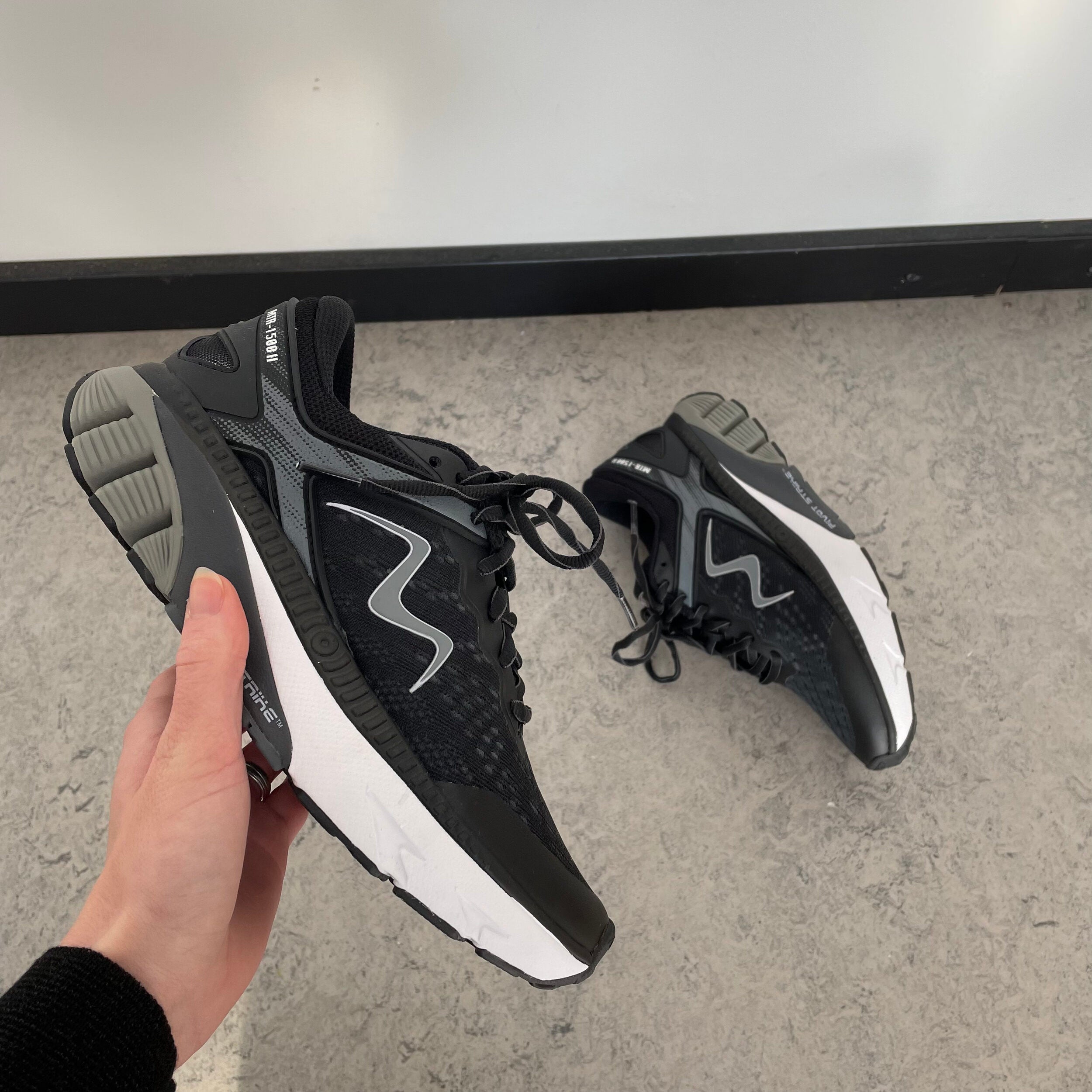 MTR sko i sort fra MBT