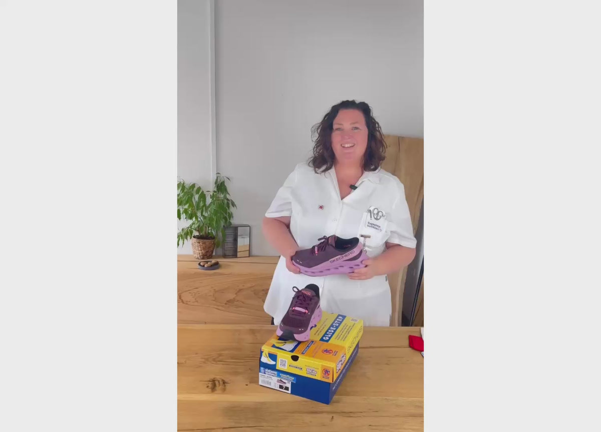 Indlæs video: Skechers Hands Free Slip-ins Max Cushioning Glide-Step – maksimal komfort til lange dage