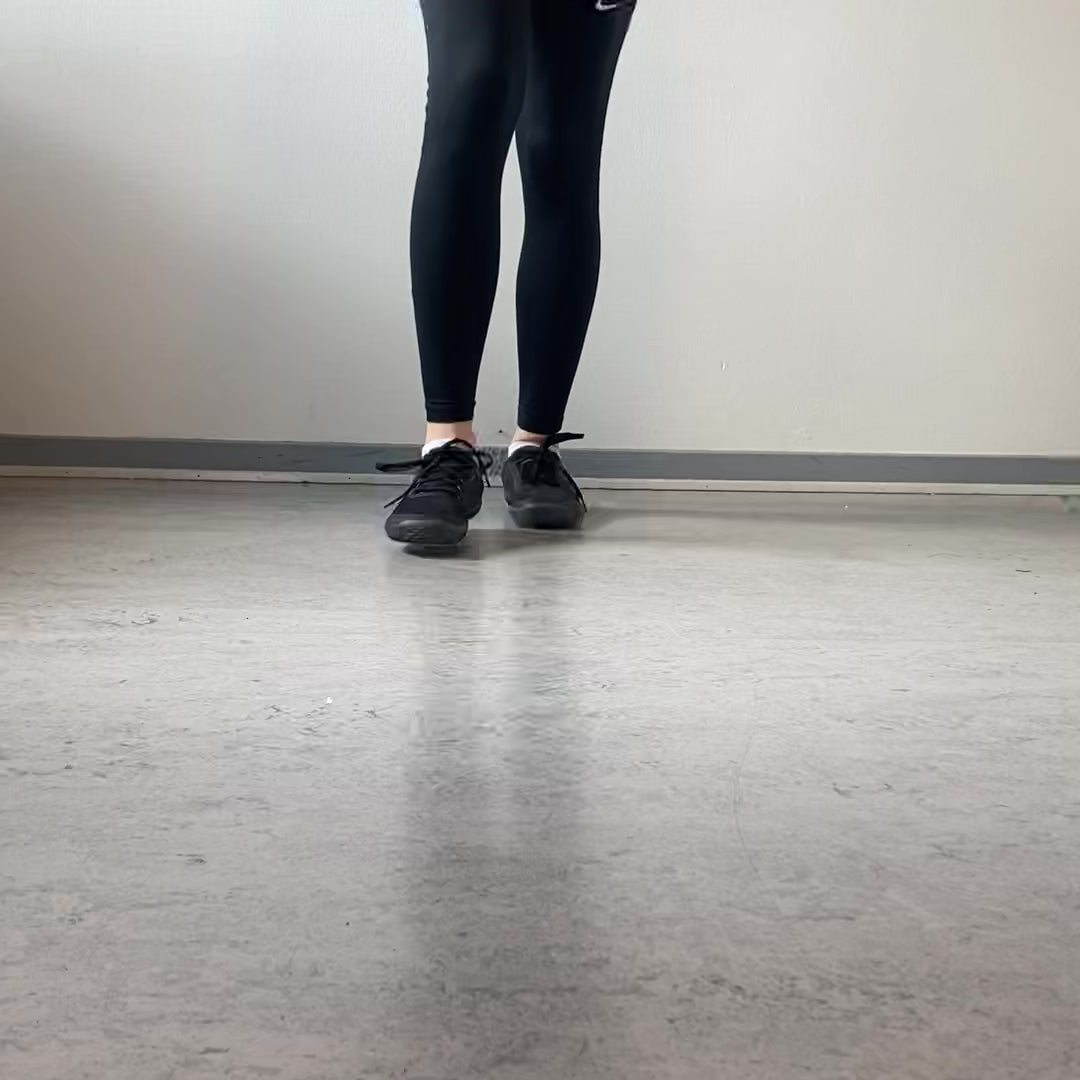 Indlæs video: Merrell sort barefoot sko med maksimal fleksibilitet