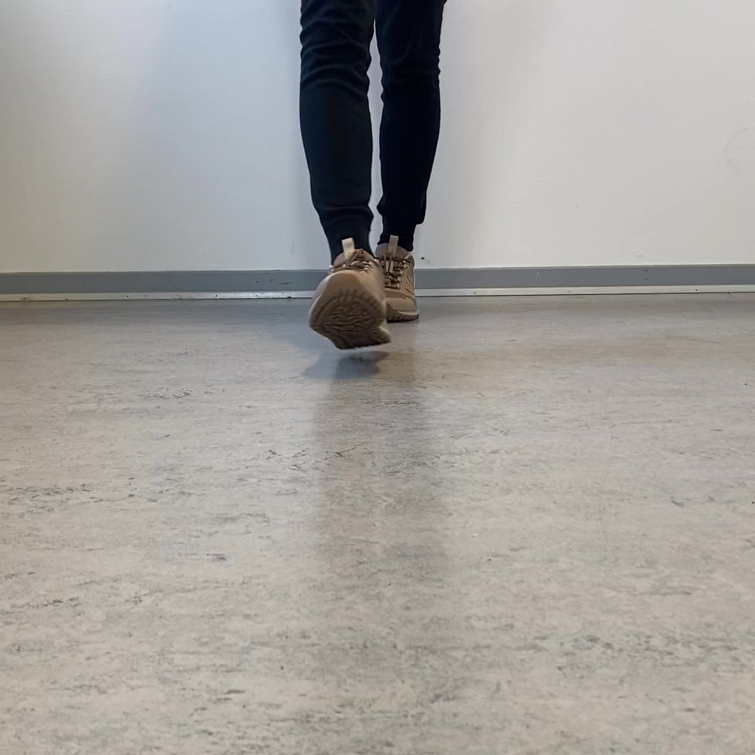 Indlæs video: Vandtæt dame vandresko i sandfarvet fra Green Comfort