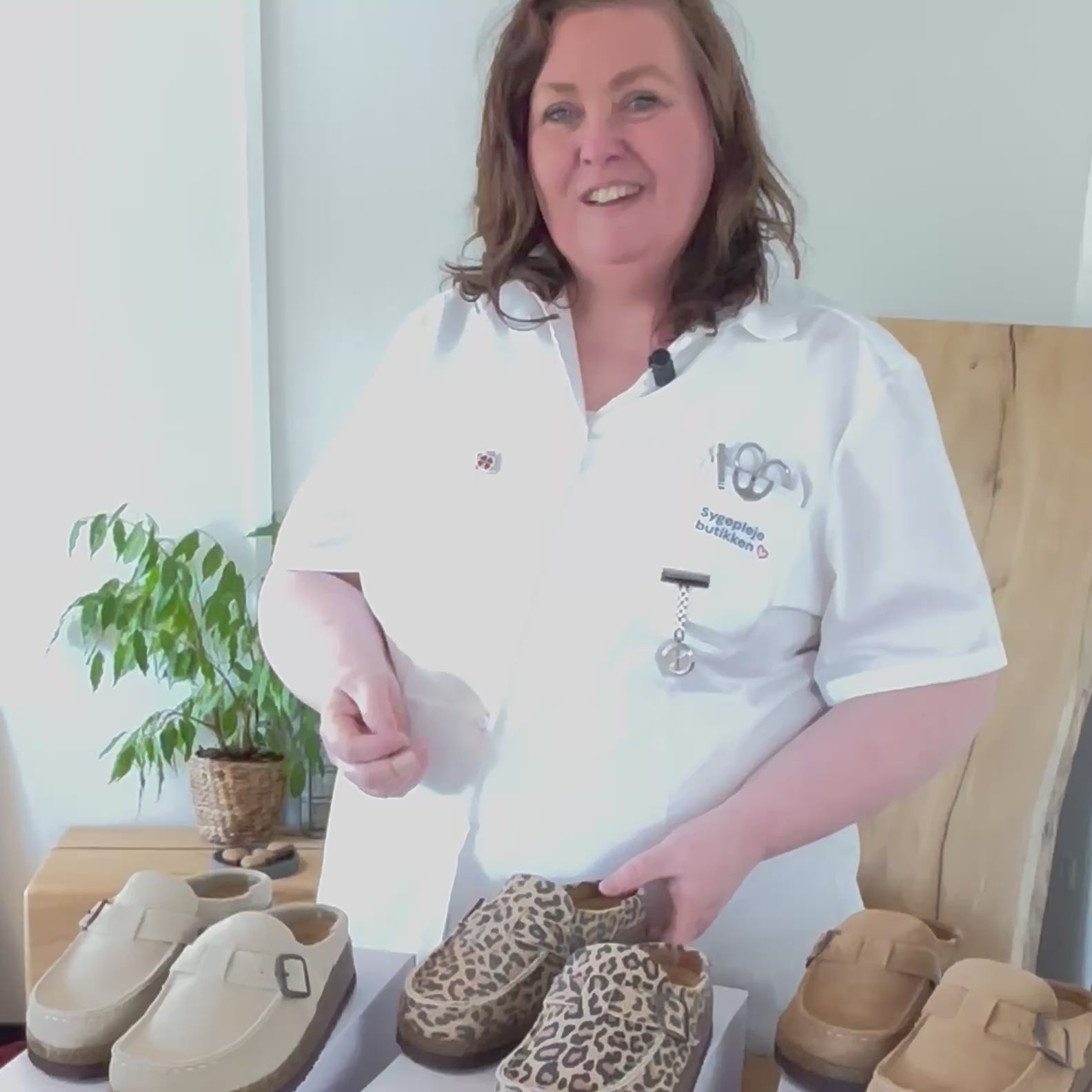 Indlæs video: Loafer i brun – komfort &amp; støtte til din hverdag