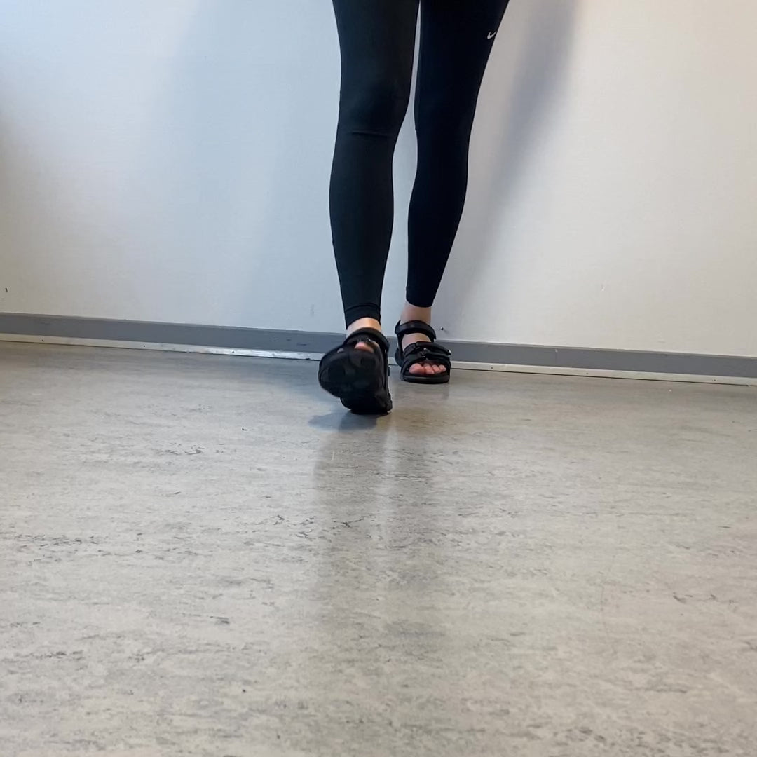 Indlæs video: Green Comfort Corsica sandal – Sort