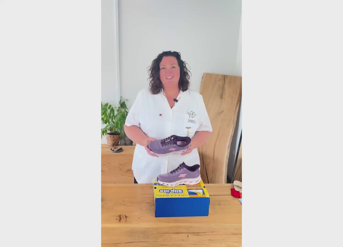 Indlæs video: Skechers GO WALK Glide-Step 2.0 - Slip-in komfortsko med stødabsorbering