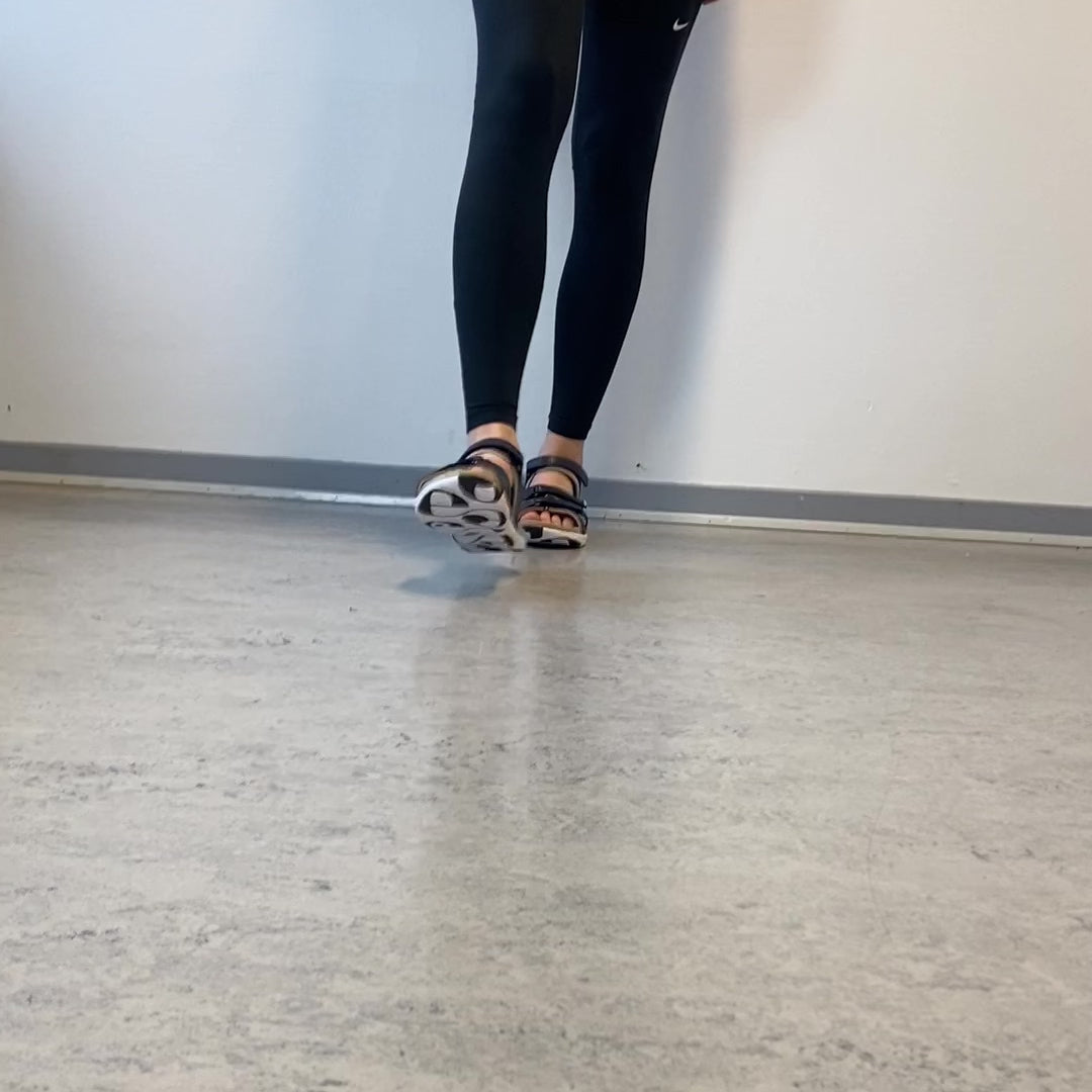 Indlæs video: Green Comfort Corsica sandal – Marineblå