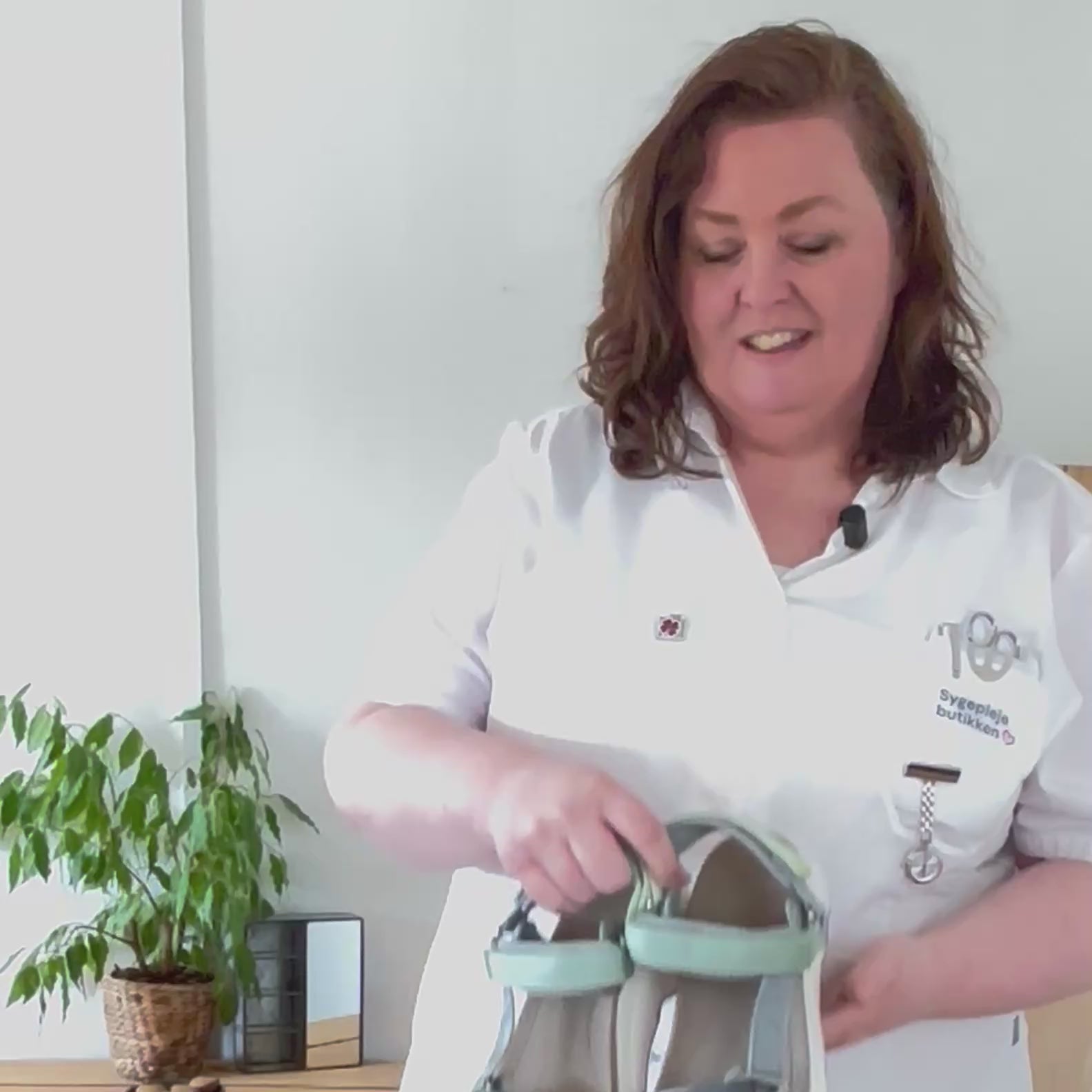 Indlæs video: Green Comfort sandal - Let, stødabsorberende sandal med optimal støtte hele dagen