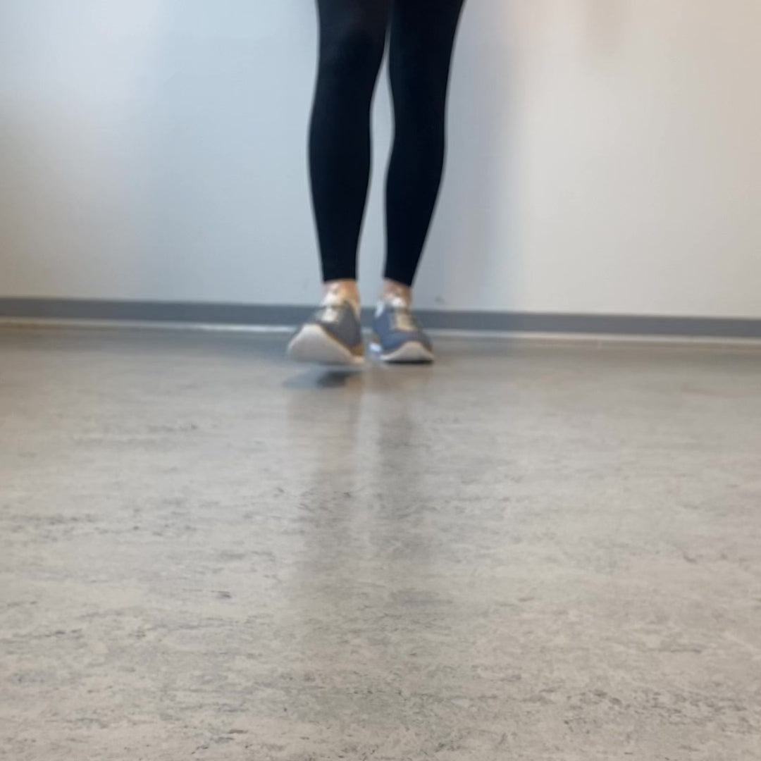 Indlæs video: Rieker sneakers til dame – Blå