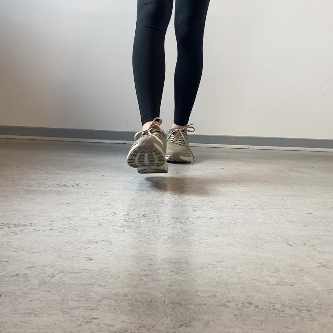 Indlæs video: CMP Rahmsy Wmn Multifunctional Shoes – oliven med orange detalje ved hælen