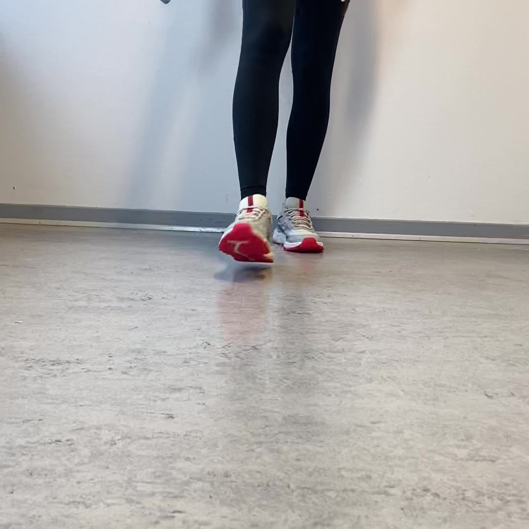 Indlæs video: Endurance Fadell W Shoes – Let &amp; åndbar sneaker i Glacier Grey med pink detaljer