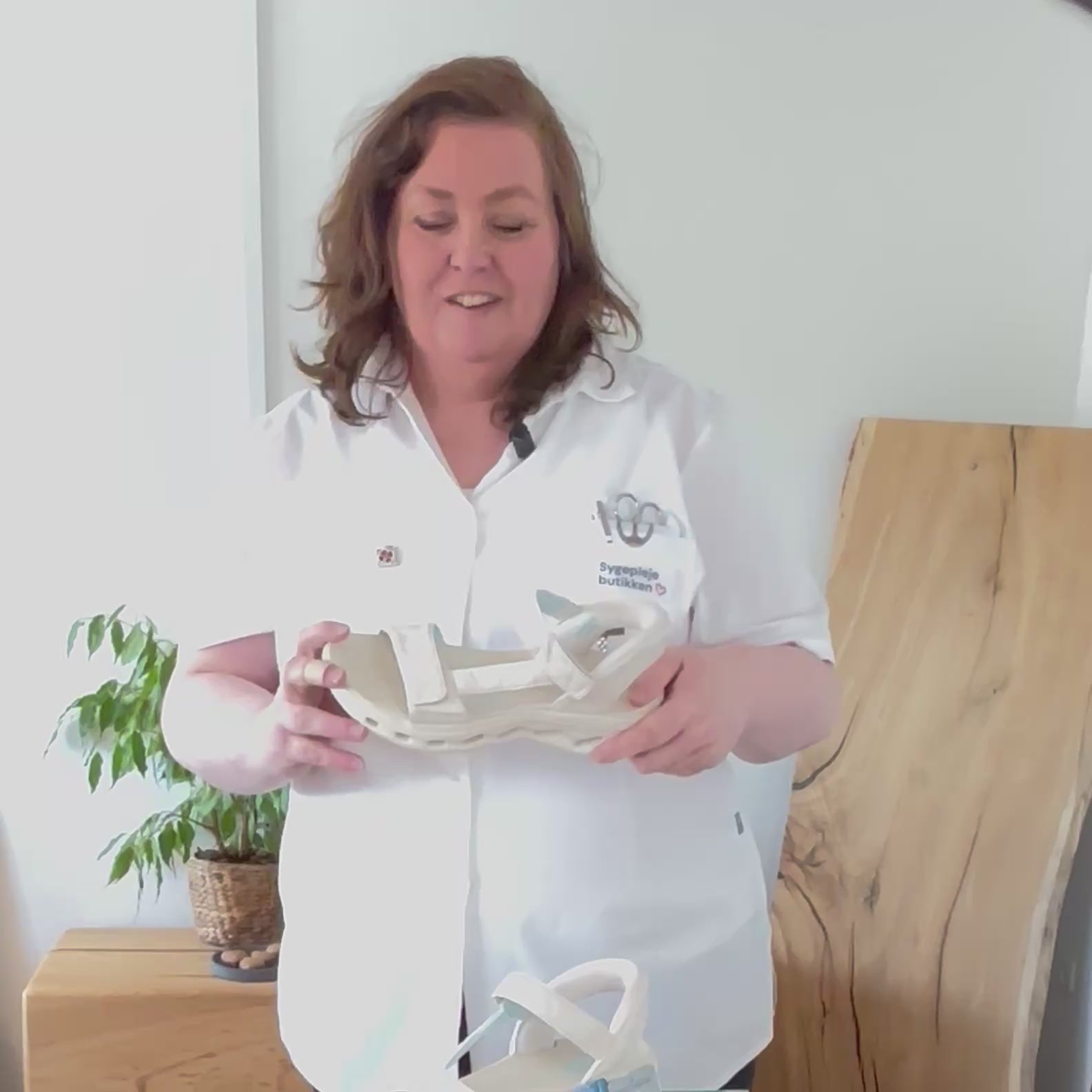 Indlæs video: Skechers GO WALK Glide-Step 2.0 sandaler – slip-in &amp; maksimal stødabsorbering